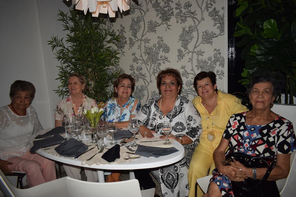 Nury de Perdomo, Clarita Mosquera, Esperanza Rivera de Zamora, Claudia Perdomo y Helenita de Sánchez.